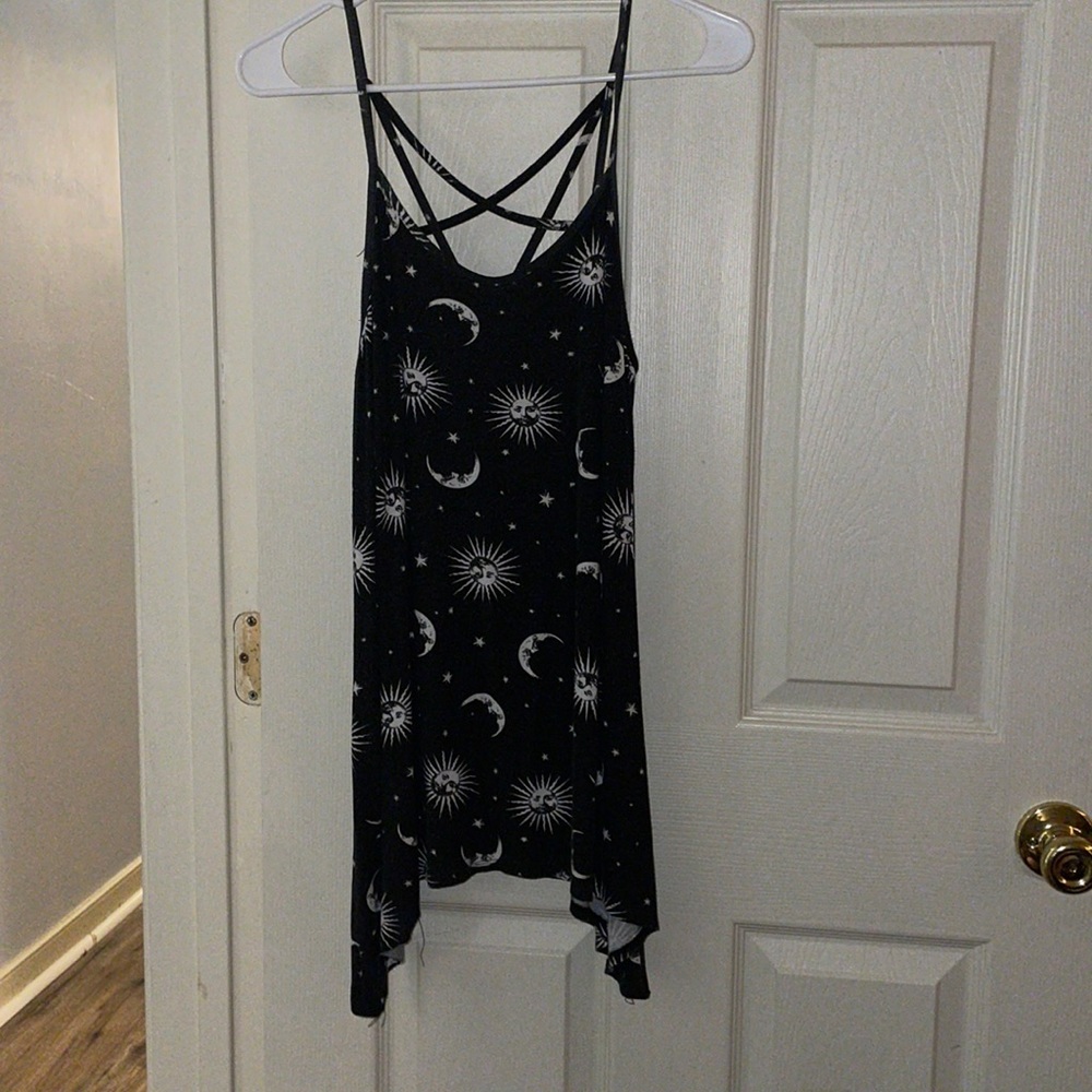 Hot Topic flowy tank top